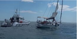 Vela in panne, soccorso in mare