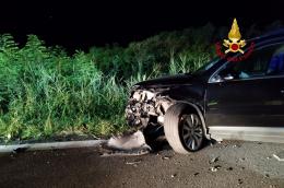 Scontro tra auto, grave una persona