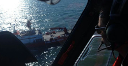 Tragedia in laguna: cade dal catamarano e muore