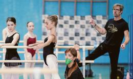 Le giovani ballerine già alla Scala 