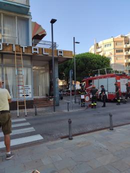 Cadono calcinacci in centro, paura a Sottomarina