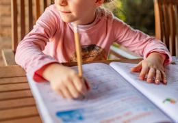"Ragazzi tempestati di compiti per le vacanze: troppi"