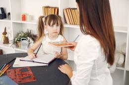Scuola, "Compiti via mail in piena notte"