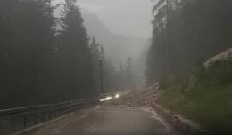 Frana sulla strada per Cortina