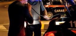 Guida ubriaco con la patente revocata, denunciato