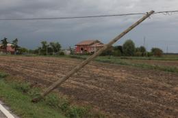 Delta nella bufera, raffiche di vento e tetti scoperchiati