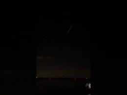 Una scia luminosa in piena notte