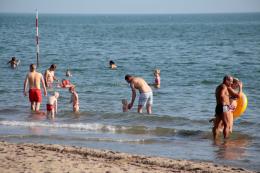 Spiaggia presa d'assalto per l'ultima domenica d'agosto
