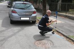 86enne in stampelle falciata da un'auto, è grave