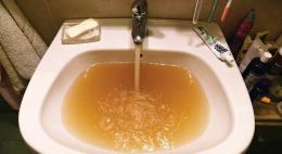 Acqua torbida dai rubinetti di Valli