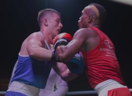 Cena con boxe, un successo
