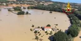 In viaggio per l'inferno di acqua, fango e morte
