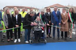 Riapre il ponte che divideva il paese