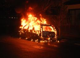 Automobile a fuoco, rogo doloso