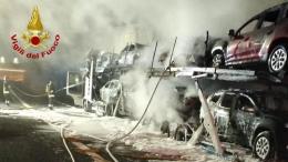 Bisarca in fiamme lungo il Passante