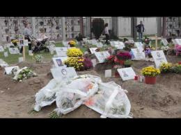 Un fiore per i propri cari a Ognissanti