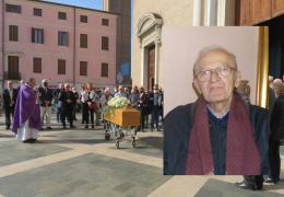 Renzo, l'ultimo abbraccio al grande tenore