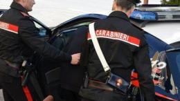 Aggredisce quattro infermieri: arrestata