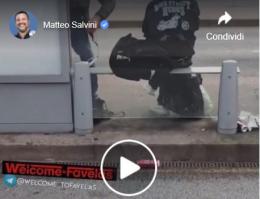 Sniffa coca alla stazione di Padova, il video choc di Salvini