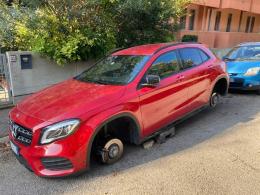 Rubano gli pneumatici, è allarme