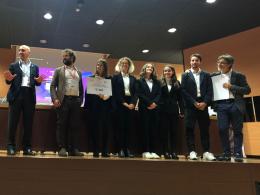 Gli abbracci del futuro saranno nel metaverso