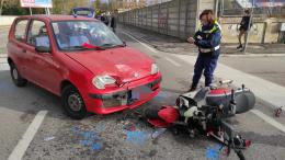 Pauroso schianto, a terra un ragazzo