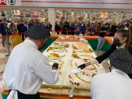 Una torta da 150 chili per la grande festa della Fattoria