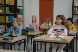 "Più italiano e più inglese, non dialetto"