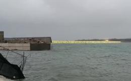 Giù le paratie Mose per far defluire la laguna