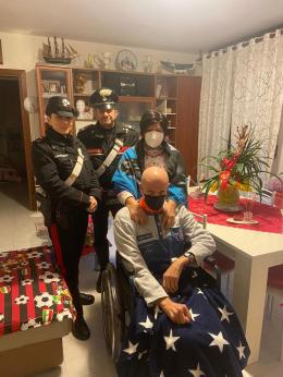 Malati e poveri, i militari li aiutano