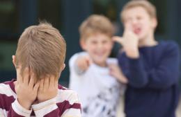 "Meglio morire che andare a scuola": bimbo si ritira per colpa dei bulli
