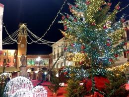 L'atmosfera delle festa, tra mercatini e Torre Donà 