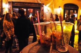 L'ordinanza: locali chiusi a mezzanotte