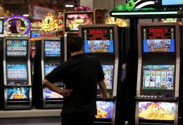 Triplicato l'incentivo a chi elimina le slot machine
