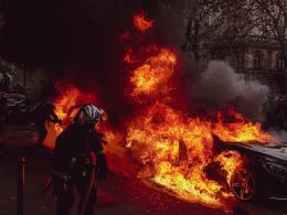 Dà fuoco a un’auto per vendetta