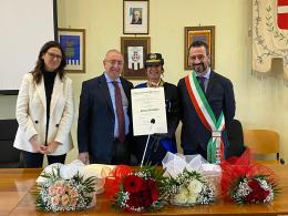Una comandante così andava premiata!