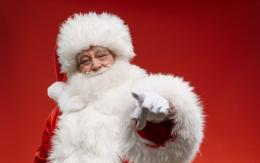 I Babbi di Natale pronti ad invadere la piazza del paese