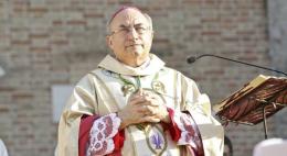 Punta male la sveglia, il vescovo "salta" la messa di Natale