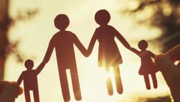 Niente genitore 1 e genitore 2: restano "padre" e "madre"