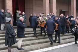 Una folla di amici per l'ultimo saluto a Vani Patrese