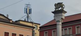 Sulle teste spuntano antenne (sempre più grandi)