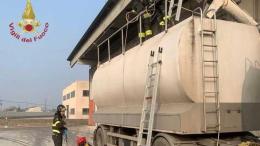 Cade nella cisterna del suo camion: morto