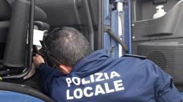 Bloccato tir con targhe clonate, senza assicurazione e revisione