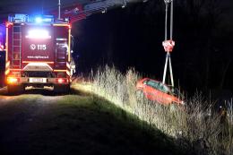 Auto finisce nel canale: ci sono due dispersi