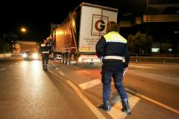 E' successo ancora, tir bloccato al ponte