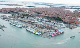 La Guardia Costiera blocca una nave liberiana. Scoperte 26 irregolarità