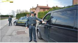Taxi abusivi ai Lidi, portavano i ragazzini in disco
