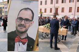 Tre palloncini liberati in cielo per Luca, papà morto a 42 anni
