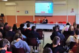 La polizia di stato fa tappa nelle scuole
