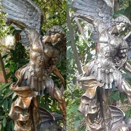 Ladri in visita al commissariato della polizia